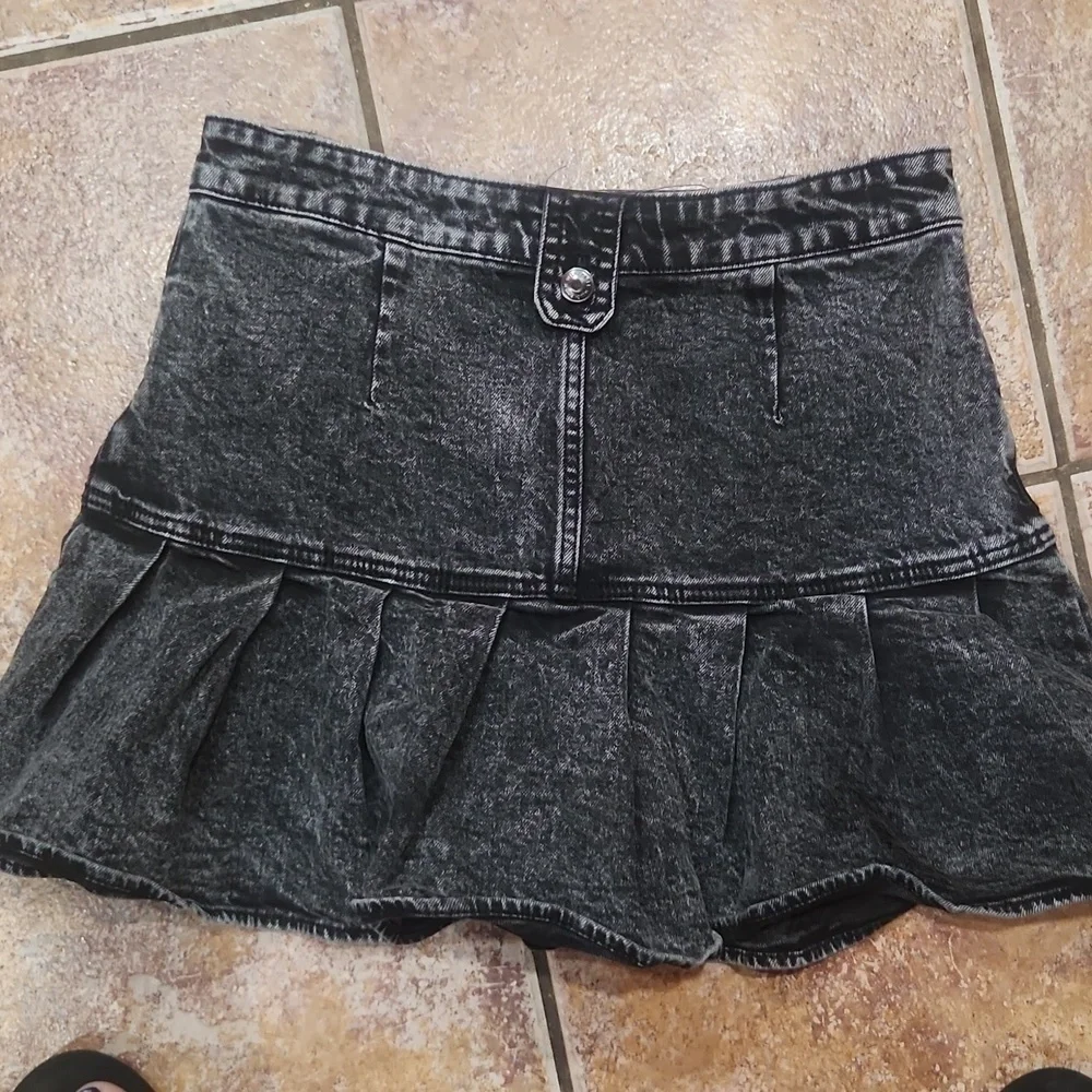 WILD fable black ruffle mini skirt size 4 EUC